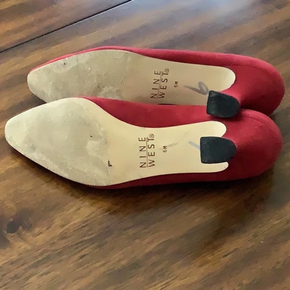 NINE WEST VINTAGE Suede Red Pumps 6 - Picture 5 of 5